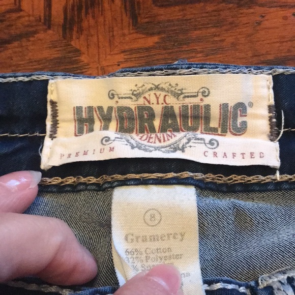 Hydraulic Jean Capri in size 8. Dark wash - Picture 2 of 13